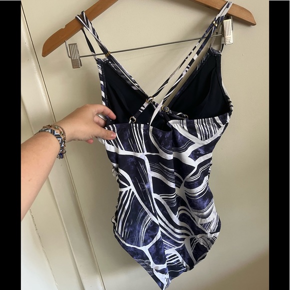 La Blanca Women's Underwire Cross Back One Piece Swimsuit US size 6 - Picture 3 of 8